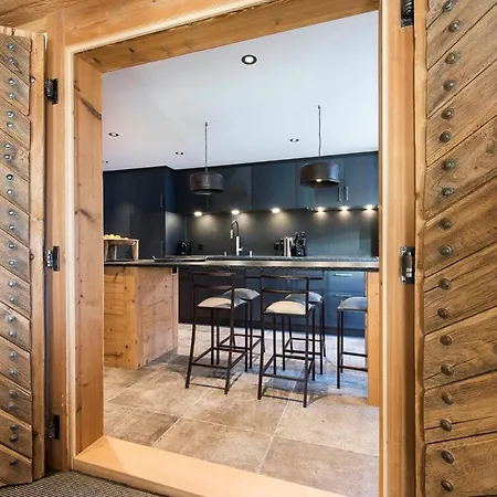 Contact Us At What App - 0041-798-078-462 For Bookings! - Flat With 4br *