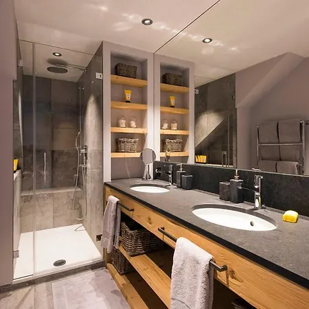 Contact Us At What App - 0041-798-078-462 For Bookings! - Flat With 4br Apartment *