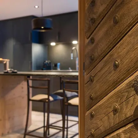 Contact Us At What App - 0041-798-078-462 For Bookings! - Flat With 4br